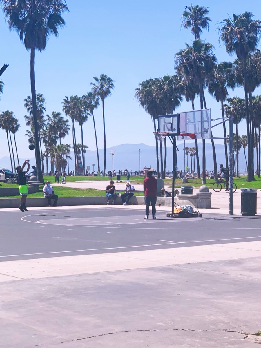 JLASHonX's tweet photo. I’ll tell you one thing I found during the lockdowns, the real Venice Beach the Venice Beach from the movies where people are rebellious and they don’t give a fuck.  Yes Venice Beach during the lockdowns was the Venice Beach that you see in the fake LA movies. https://t.co/XSoe1rpeYq