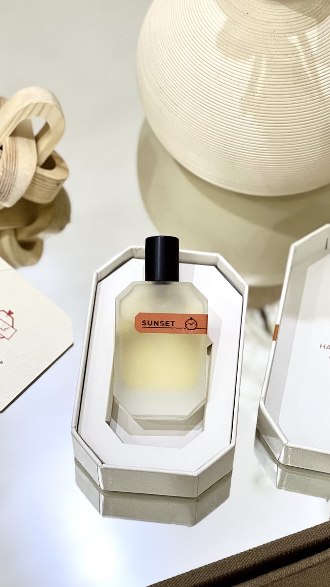 Pinterest_time's tweet photo. «SUNSETS» 
إذا كان للجمال رائحة🧡
#عطور_تايم https://t.co/vWUHBOkZAV