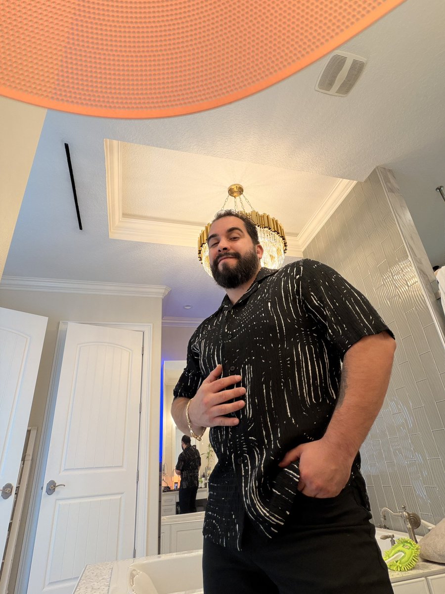 BucioMr's tweet photo. Today is a beautiful day 🧔🏻✌🏻☀️😘 https://t.co/xQjn6bpqri