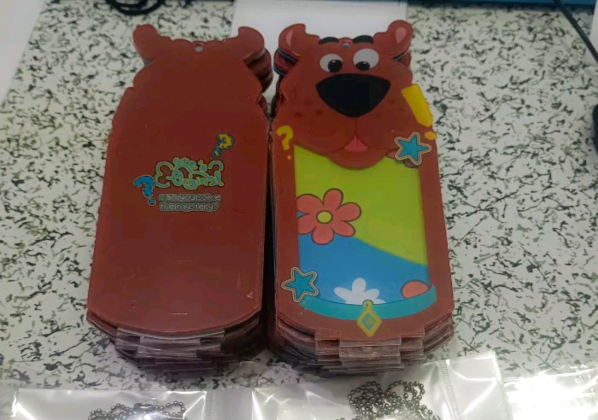 stetszy's tweet photo. o holder do scooby também vai funcionar como um standee (pelo mesmo motivo do jiji, o tamanho!) pra vocês poderem usar tanto na bolsa quanto na mesa, sem incômodo! 🥹💗

fotinhas do fornecedor!!! https://t.co/SzLromSmwg