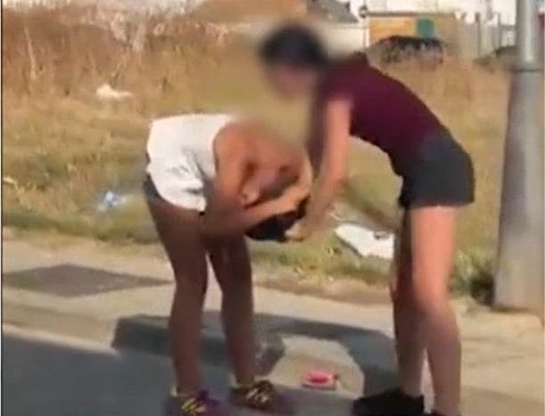 Doct_Tricornio's tweet photo. 🔴 En los PUTOS MEDIOS DE COMUNICACIÓN están blanqueando, justificando y apiadándose de las menores que dieron una paliza y humillaron a otra en Huelva: estamos en un país en el que el delincuente se convierte en la víctima y la víctima en el actor secundario después de que le hayan destrozado la vida 

La Junta de Andalucía del PP dice que las menores no son imputables, las madres de las agresoras ahora son víctimas, los que se indignan contra esto son los agresores: ESPAÑA ES UN PUTO FRENOPÁTICO SIN CONTROL