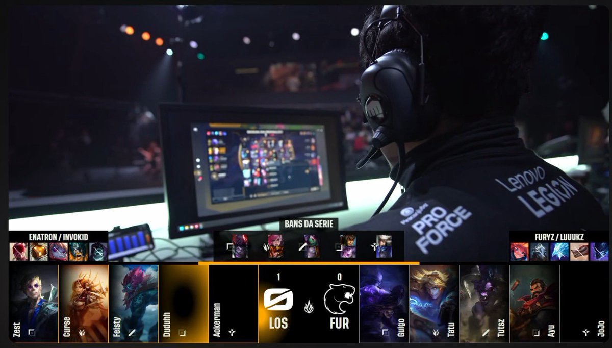 Gabrielkazo's tweet photo. @vuttynn @SheepEsportsBR Exatamente isso, provavelmente perguntou sobre a build do Graves pra alguém no chat https://t.co/lXNlojsz6a