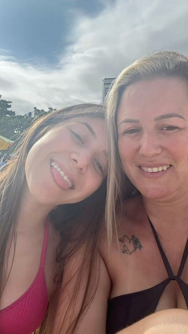 Maman et sa fille tweet media