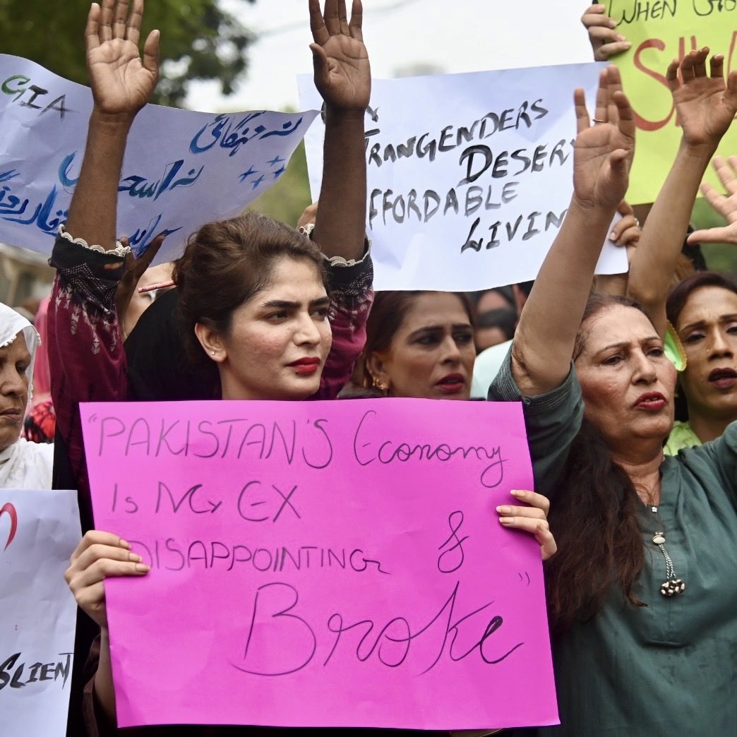 ShahzadiRai's tweet photo. We stood against inflation, fuel hikes, and an economy that burdens ordinary people while crises deepen inequality.
Including the people of Azad Kashmir, facing injustice and insecurity.
#inflamation #kashmirbleeds https://t.co/nfGwKlQ22I