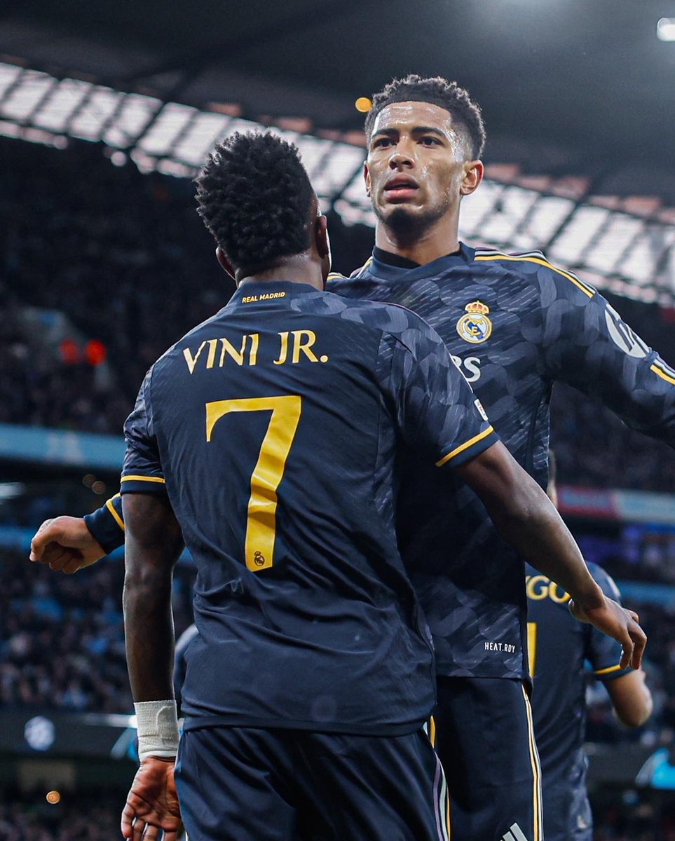 moustaph_jr's tweet photo. Cette nuit à Manchester.. https://t.co/FgtWgHdLSy