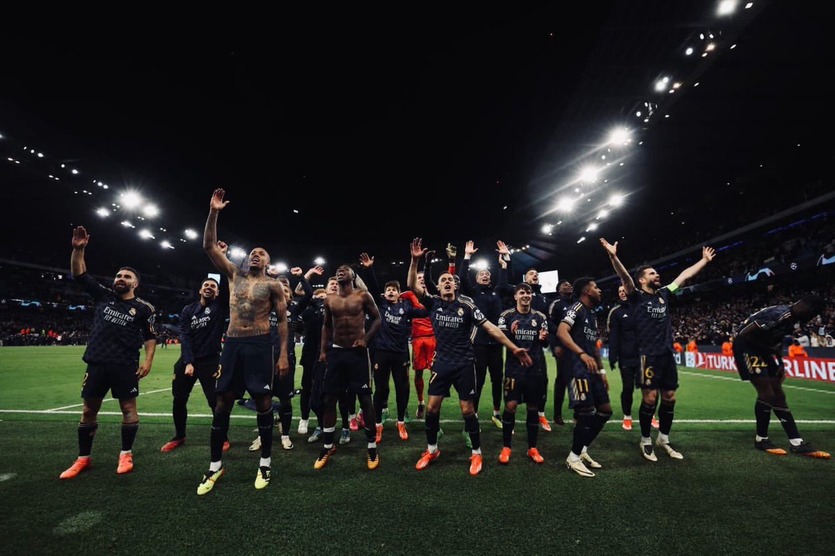 moustaph_jr's tweet photo. Cette nuit à Manchester.. https://t.co/FgtWgHdLSy
