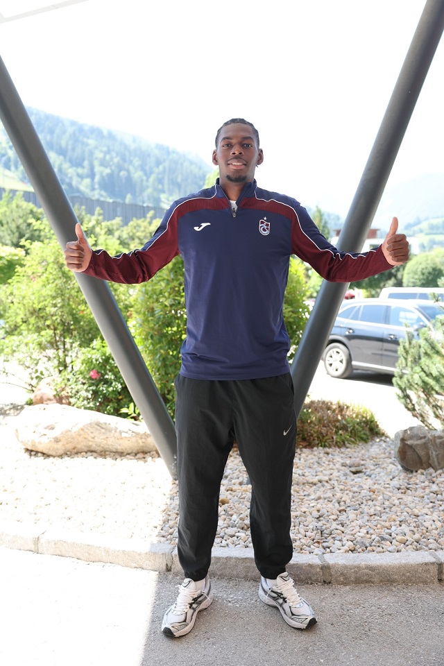 futbolarena's tweet photo. Trabzonspor, Rene Mitongo transferini KAP'a bildirdi. 

• Bonservis: 3 milyon euro (3 taksit)
• Sözleşme: 4+1
• Maaş: 675.000 euro https://t.co/JSKjbvH977