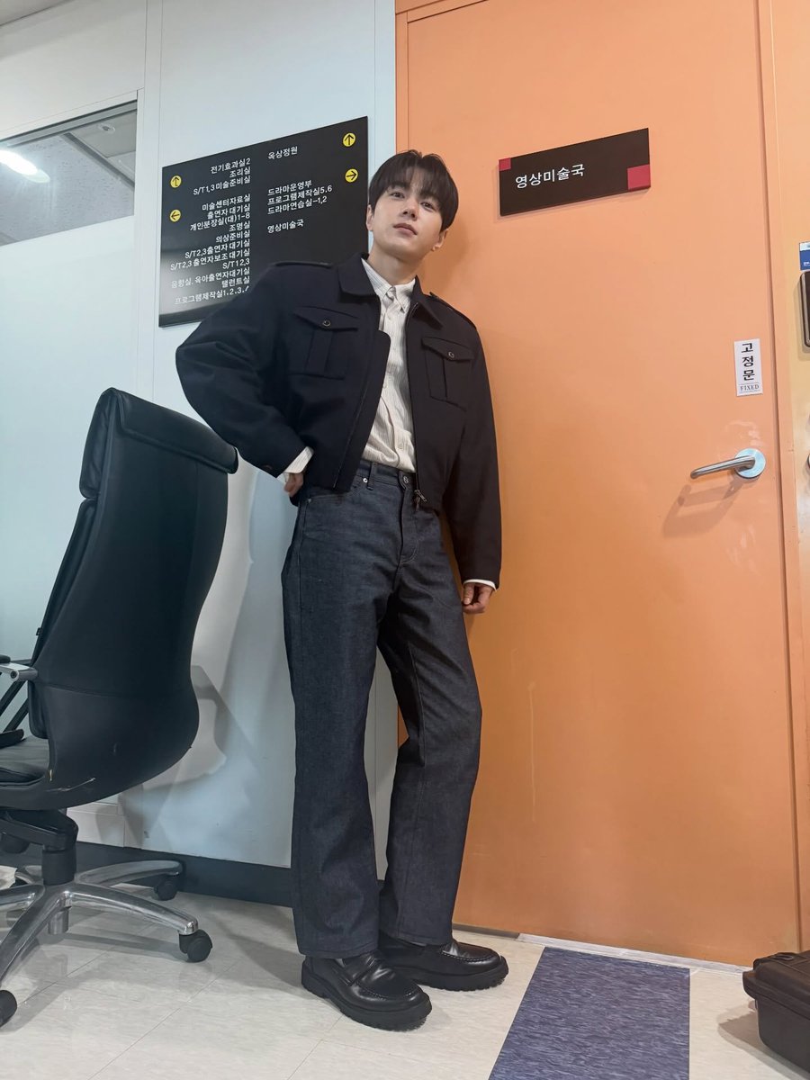 ifntinfo's tweet photo. [PIC] 260727 INFINITE L (Myungsoo) Related Update - "Love In Sync" (1/3)

#인피니트 #엘 #명수 #김명수 https://t.co/UD8lribXdC https://t.co/htTkgn4qSs