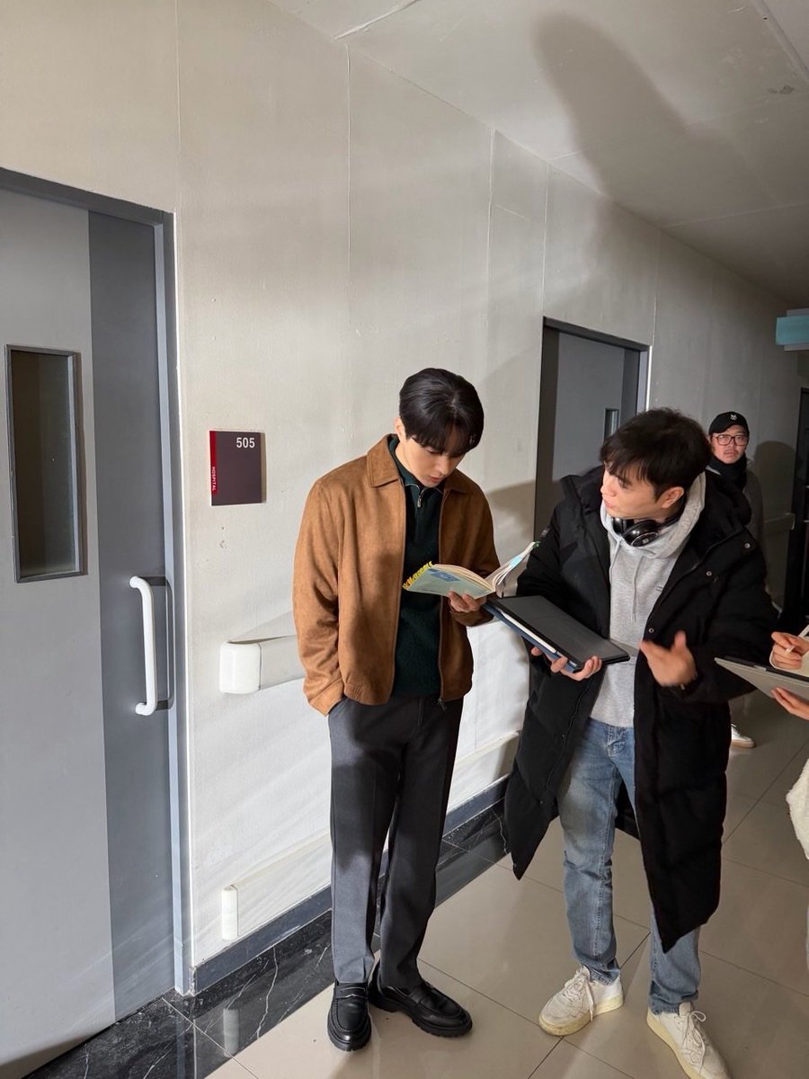 ifntinfo's tweet photo. [PIC] 260727 INFINITE L (Myungsoo) Related Update - "Love In Sync" (1/3)

#인피니트 #엘 #명수 #김명수 https://t.co/UD8lribXdC https://t.co/htTkgn4qSs