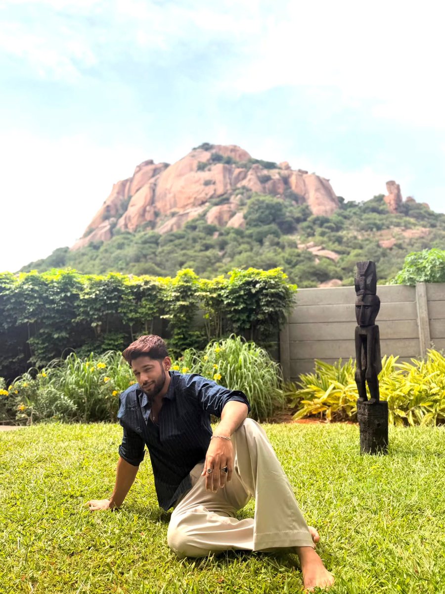 FarhaKhan159390's tweet photo. Nature always heals,🌿🌺surrounded by oxygen and peace.
See you at the next escape.✨💓
#BaseerAli𓃵  #BaseerAli 
#BaseerSquad #TeamBaseer https://t.co/WJi5Jkitv8