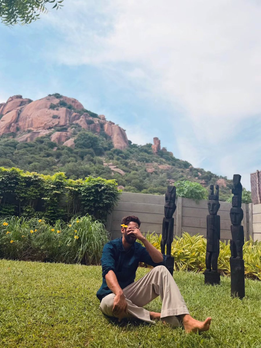 FarhaKhan159390's tweet photo. Nature always heals,🌿🌺surrounded by oxygen and peace.
See you at the next escape.✨💓
#BaseerAli𓃵  #BaseerAli 
#BaseerSquad #TeamBaseer https://t.co/WJi5Jkitv8