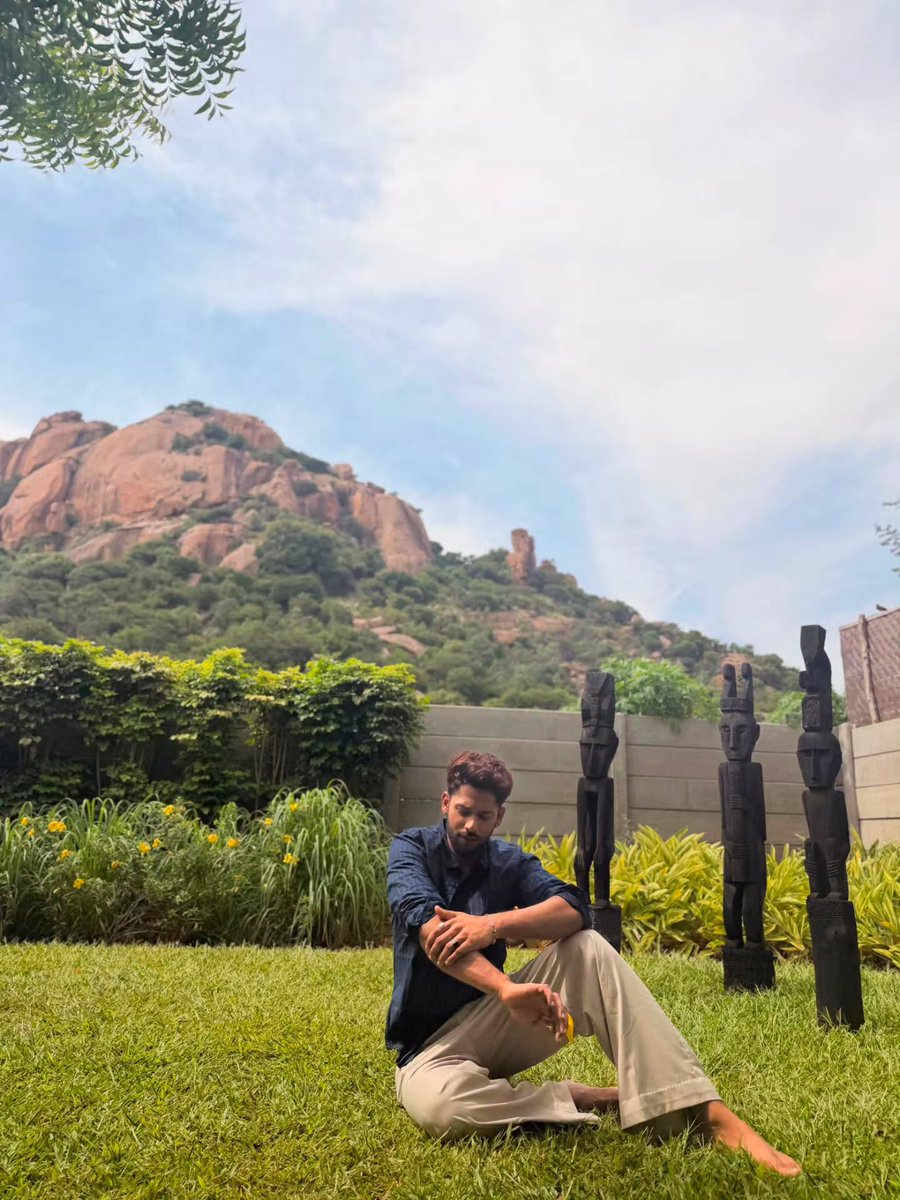 FarhaKhan159390's tweet photo. Nature always heals,🌿🌺surrounded by oxygen and peace.
See you at the next escape.✨💓
#BaseerAli𓃵  #BaseerAli 
#BaseerSquad #TeamBaseer https://t.co/WJi5Jkitv8