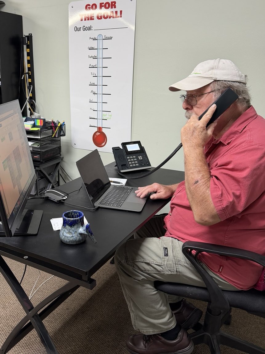GuardianPestFL's tweet photo. Whether it’s answering questions, coordinating with technicians, or helping customers schedule service, Craig helps keep everything running smoothly behind the scenes.

Thanks for everything you do, Craig! 💚

#GuardianPest #BehindTheScenes #321NoPests #SpaceCoast #BrevardCounty https://t.co/VelP0bAhXv