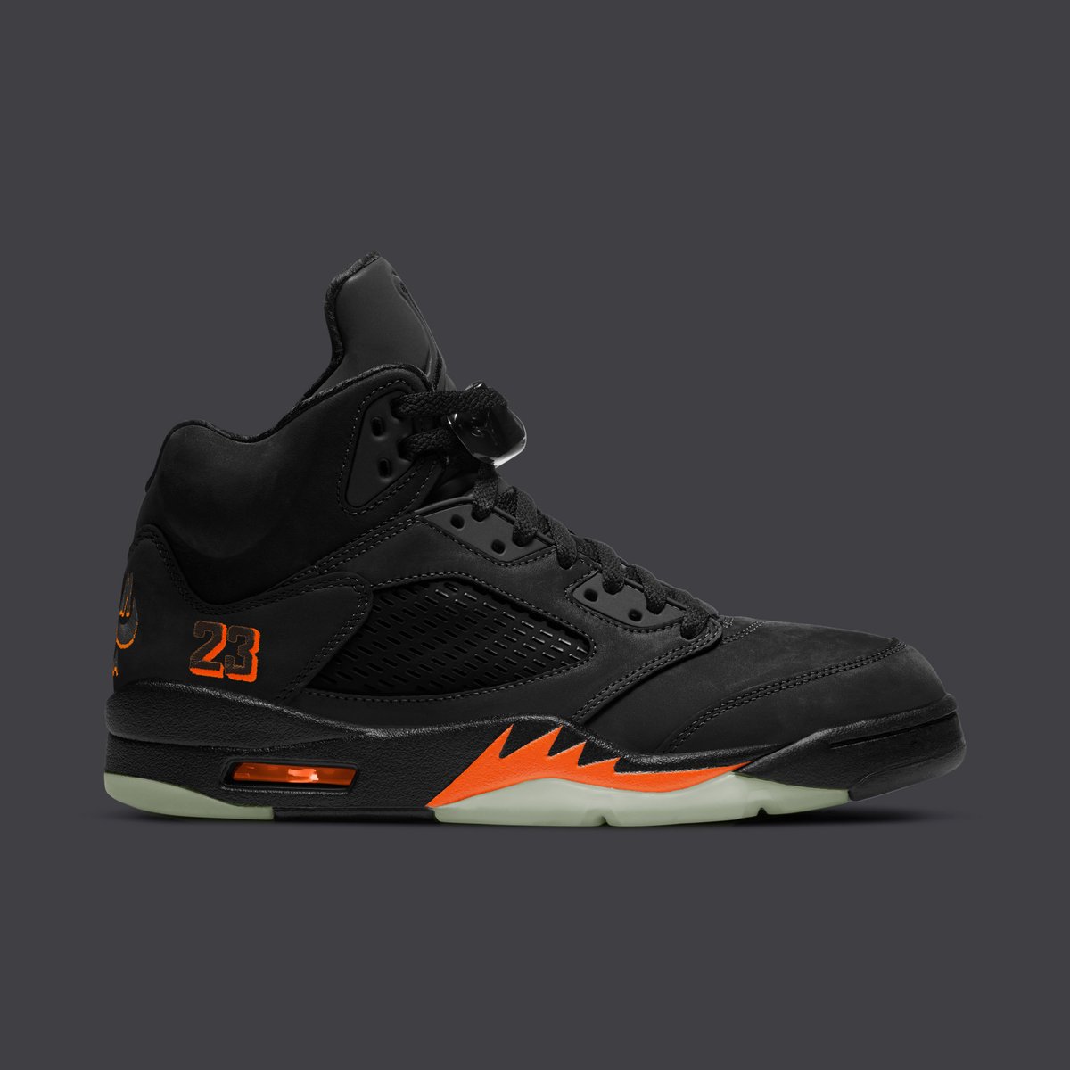 houseofheat's tweet photo. Air Jordan 5 “Halloween” Drops. Oct. 24 🎃

Details: https://t.co/soC9LW0xLE https://t.co/QnWz9mJOaL