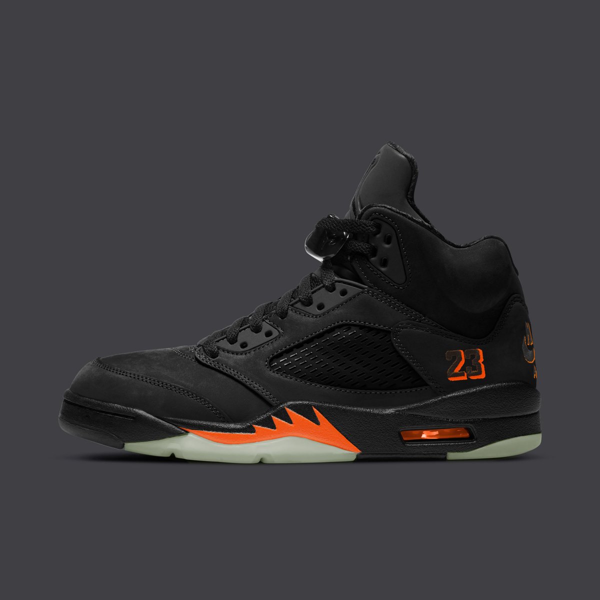 houseofheat's tweet photo. Air Jordan 5 “Halloween” Drops. Oct. 24 🎃

Details: https://t.co/soC9LW0xLE https://t.co/QnWz9mJOaL
