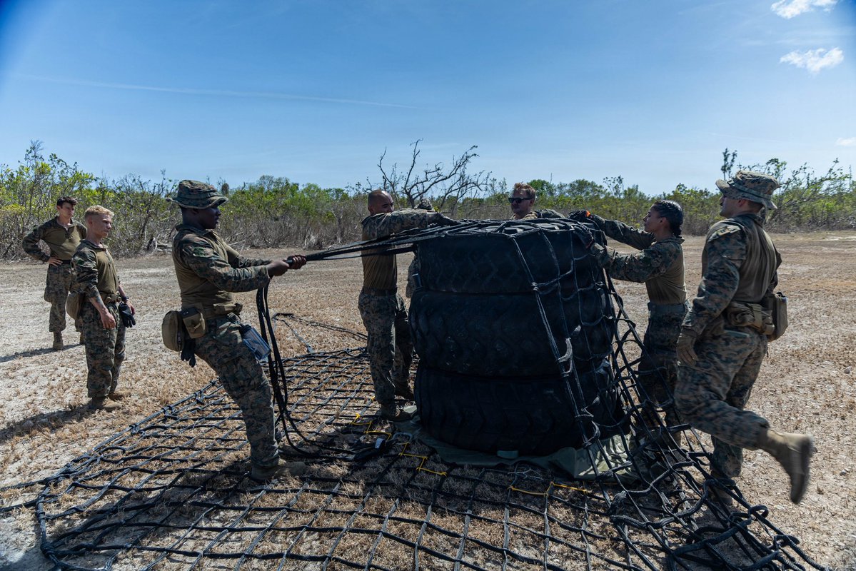 The24MEU's tweet photo. AND UP!
@USMC with #clb8 , #lcf24 train as a helicopter support team to increase force readiness.
U.S. military forces are deployed to the @Southcom area of responsibility in support of #operationsouthernspear, @DeptofWar directed operations.
#24thmeu | #caribops https://t.co/MLhOrO3vNG