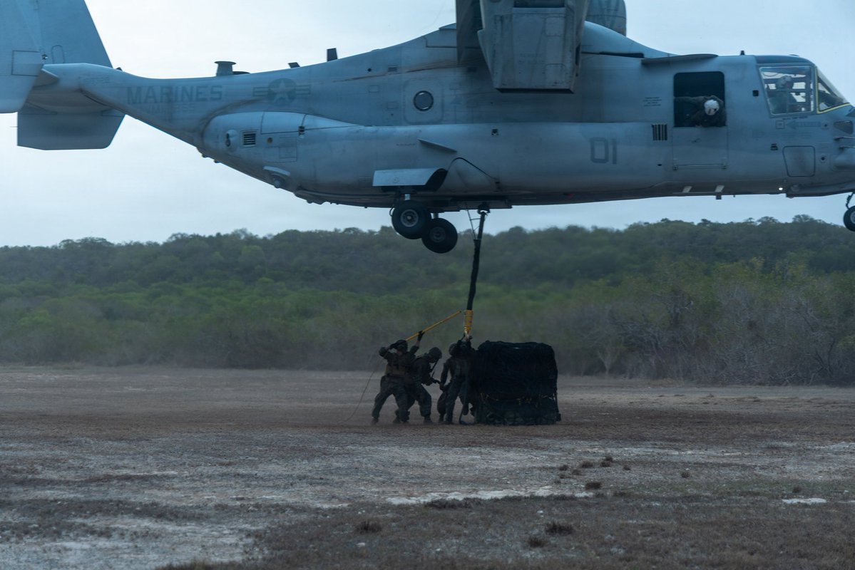 The24MEU's tweet photo. AND UP!
@USMC with #clb8 , #lcf24 train as a helicopter support team to increase force readiness.
U.S. military forces are deployed to the @Southcom area of responsibility in support of #operationsouthernspear, @DeptofWar directed operations.
#24thmeu | #caribops https://t.co/MLhOrO3vNG