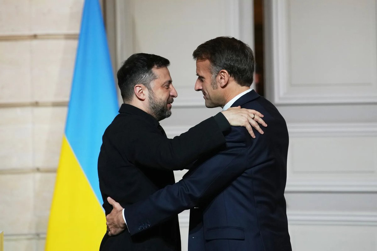 L_ThinkTank's tweet photo. ❗️ [ 🇺🇦 UKRAINE | 🇫🇷 FRANCE ]

🔸Volodymyr Zelensky annonce s'être entretenu avec Emmanuel Macron et avoir proposé l'aide de l'Ukraine pour lutter contre les incendies en cours en France.

Le président ukrainien affirme que « l'Ukraine est toujours prête à aider ceux qui l'ont soutenue » et indique que des spécialistes ukrainiens pourraient être déployés pour participer aux opérations de lutte contre les feux.