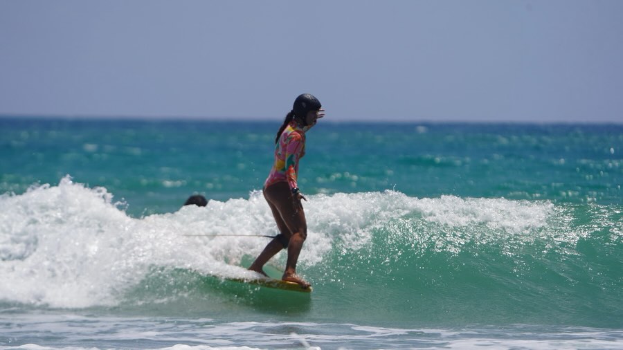 IDRD's tweet photo. 🥇Primer oro de la sexta jornada para el #EquipoBogotá en los Juegos Centroamericanos y del Caribe. 

Lo consiguió Margarita Conde en surf, modalidad longboard, con 12.17 s, derrotando a la puertorriqueña Jazmine Dean (plata con 11.50) y a la salvadoreña Sindy Portillo (bronce con 6.50). Ahora Bogotá suma 15 preseas doradas en los juegos. 

¡Felicitaciones Margarita, orgullo de ciudad! 💛❤️

📸 IDRD