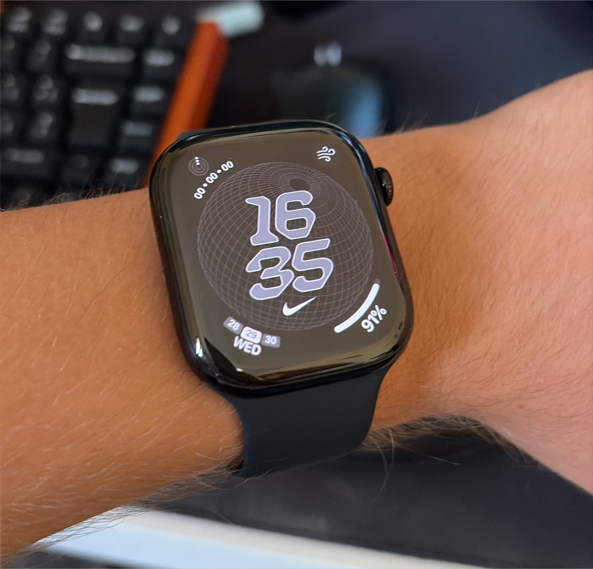 FormalSnake's tweet photo. got an apple watch again after a few weeks https://t.co/6VxG8pqfyr