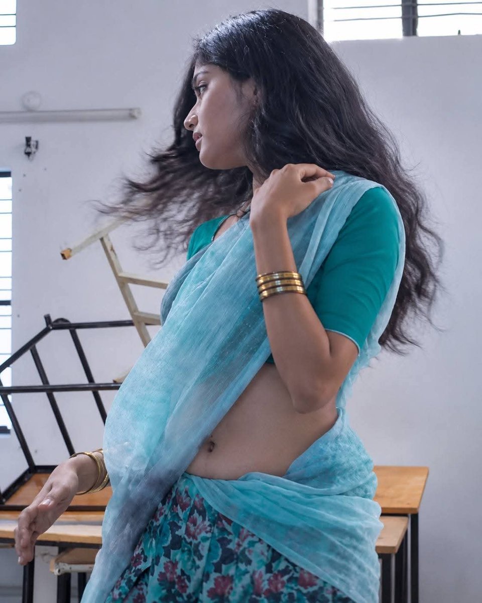 Rom_JD27's tweet photo. Clg function la lover ah half saree kattitu vara solli avala yarum illatha classroom kuttitu poi anga kattiruka saree loose panni vittu ava azhagu thoppul &amp; udamba rasichu hug panni kiss panni nalla romance panni rusikanum
Yarukum theriyama panra thiruttu romance kick tha 🤩🔥😋 https://t.co/04tlu7zUHa