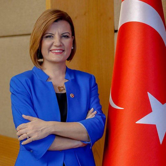 serbazmustafa61's tweet photo. Mesela Özlem Çerçioğlu ve Burcu Köksal denilen korkaklar senin ayağının tozu olamaz!

İzmit Belediye Başkanı Fatma Kaplan Hürriyet:

"AKP’ye geçeceğime paşa paşa yatarım." https://t.co/7eAQGWienp
