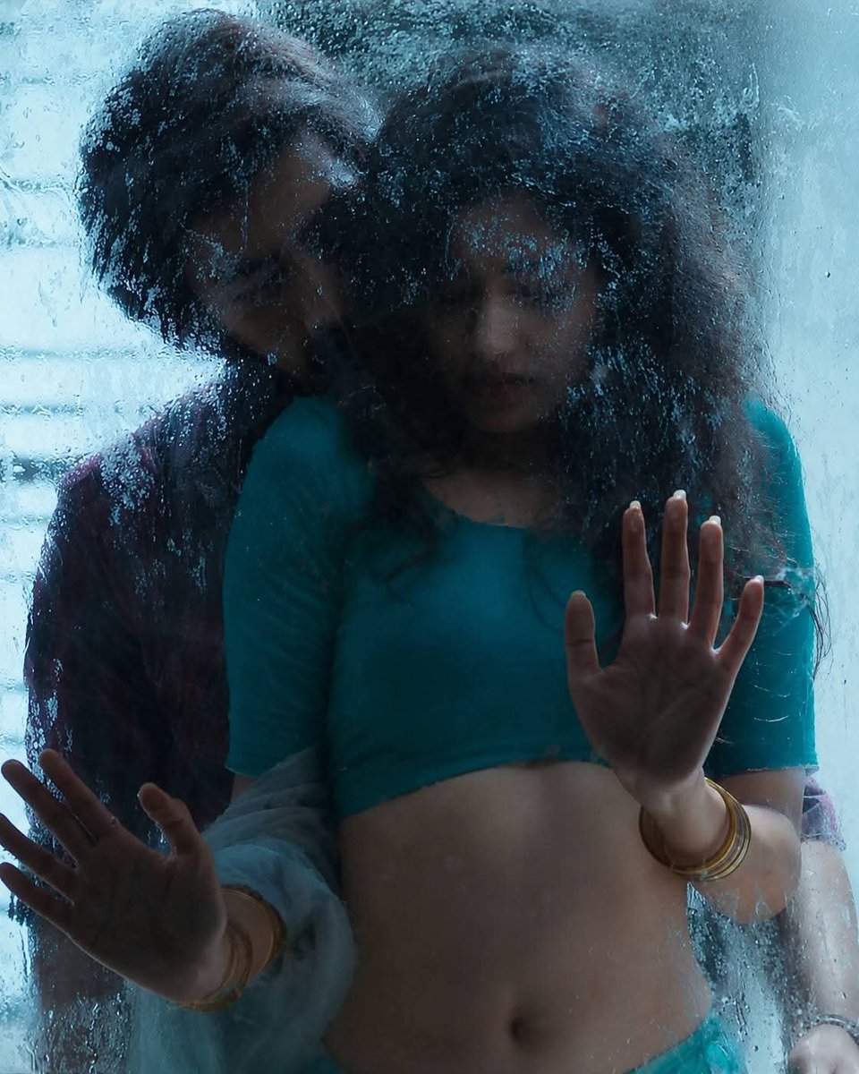 Rom_JD27's tweet photo. Clg function la lover ah half saree kattitu vara solli avala yarum illatha classroom kuttitu poi anga kattiruka saree loose panni vittu ava azhagu thoppul &amp; udamba rasichu hug panni kiss panni nalla romance panni rusikanum
Yarukum theriyama panra thiruttu romance kick tha 🤩🔥😋 https://t.co/04tlu7zUHa