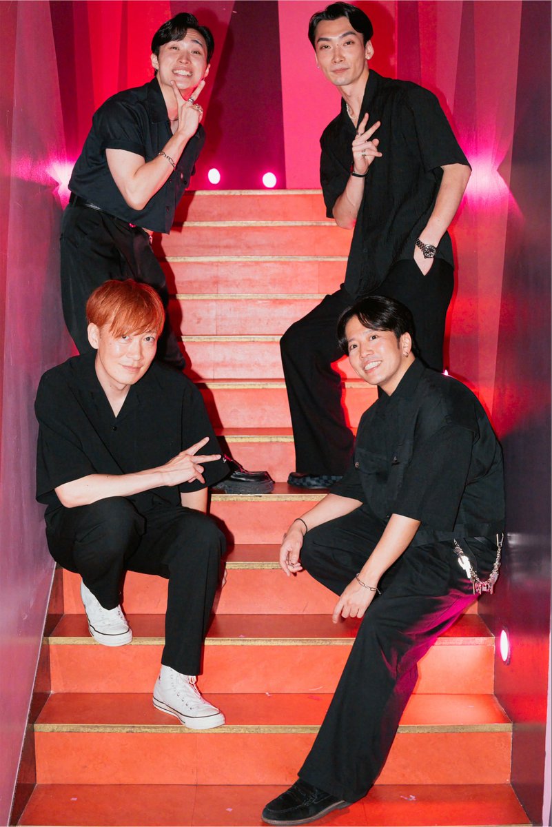 HASSE_0821's tweet photo. 🪩『HONEY PINK』🪩
7月も遊びにきてくれてありがとうございました。ショー以外の時間でも現場でいろんな話できるからそれが嬉しい。
僕は来月お休みとなってしまいますが
久しぶりに会えた人もいつも会える人も
またお会いできるのを楽しみにしてます。
注 ゆっくりピースすると写真だとこう✌️笑 #PDB https://t.co/Tx5bDfvHVE