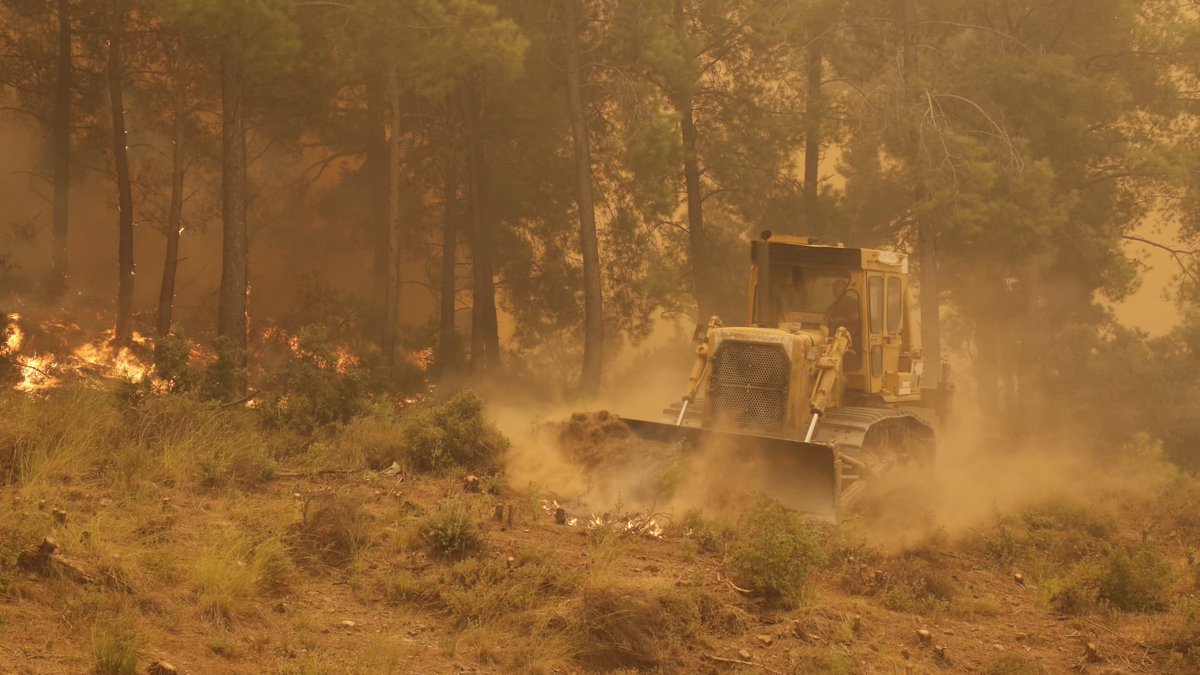 BekirKARACABEY_'s tweet photo. Ülkemizin farklı noktalarında çıkan yangınların büyük bölümünü kontrol altına aldık. 

Devam eden yangınlarda hava ve kara gücümüz ile birlikte mücadele ediyoruz.  

Kahramanlarımız Yeşil Vatan için mücadele ederken, hepimize düşen en önemli görev yeni yangınlara #SebepOlma’mak. https://t.co/9RNk9UK5IK