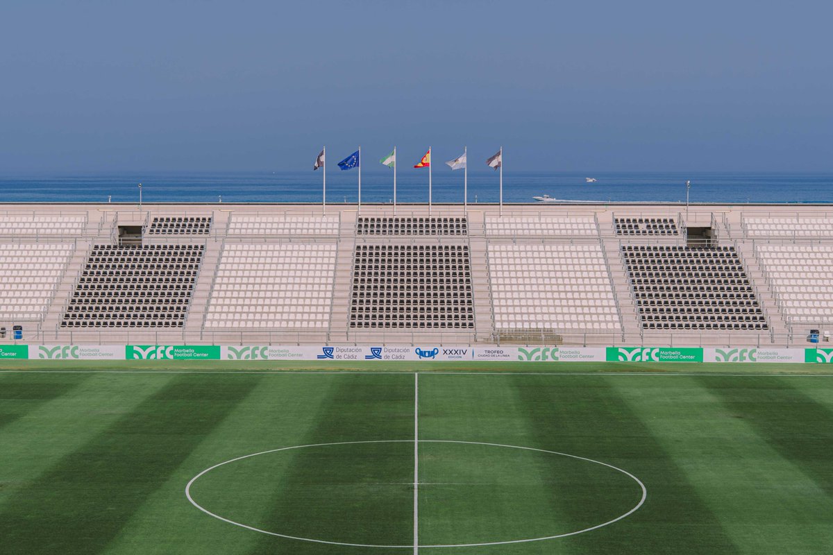 OL's tweet photo. 🏟️ Estadio Municipal de La Línea de la Concepción
🏆 Trofeo Ciudad de la Línea

📺 #RealBetisOL, à suivre en direct et en exclusivité sur #OLPLAY et la Zone Membre YouTube 👉 https://t.co/l0oJWKFgGT https://t.co/7ce736NQIB
