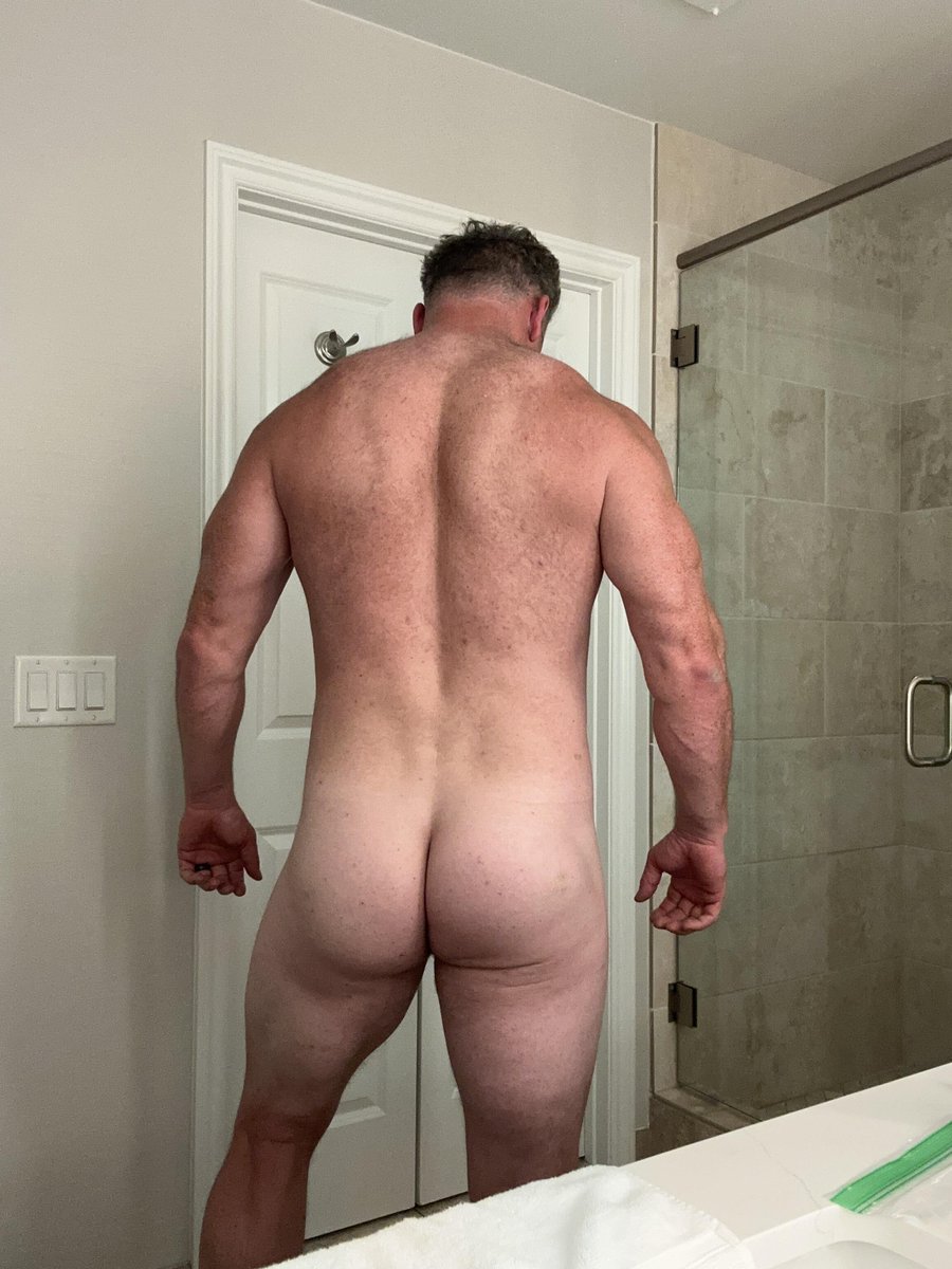 XNT7007's tweet photo. 4 views of dad's big meaty butt 😛 https://t.co/Q3CkkHPxZJ