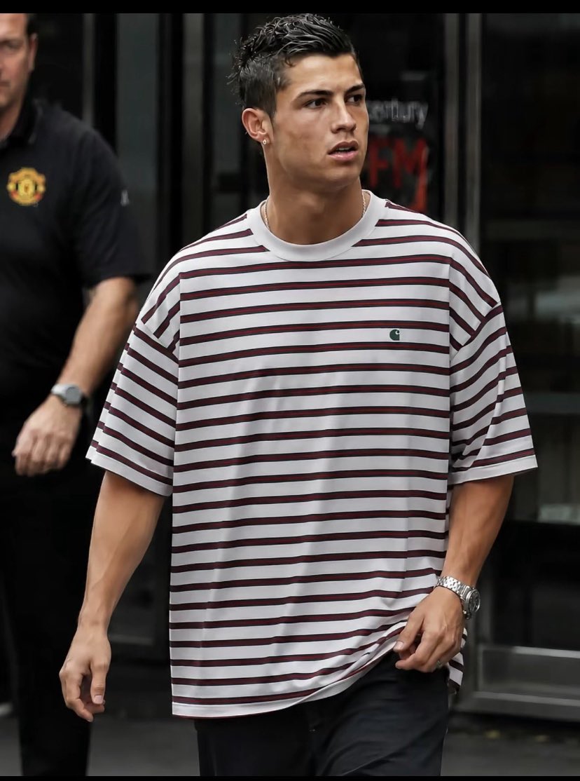 SmileArchive1's tweet photo. Cristiano Ronaldo wearing the Carhartt WIP T- shirt &amp; the Iconic Rolex Cosmograph Daytona Stainless Steel White Dial (Ref. 116520) on his arrival at Manchester United Carrington Training 2022. https://t.co/AxtMl7zgk4