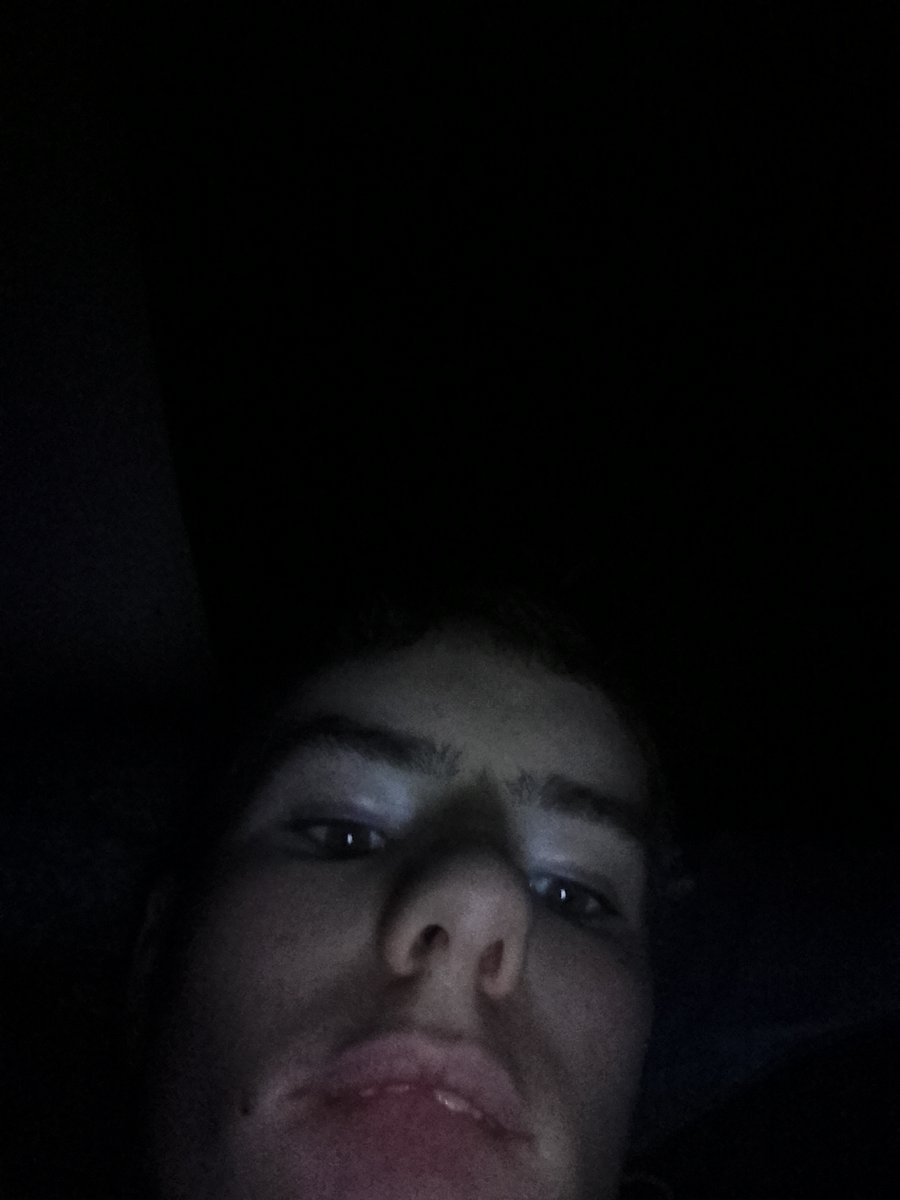 WilliamBuncby's tweet photo. Looking for a girlfriend and if I look pretty send me a message https://t.co/hVkNBeArru