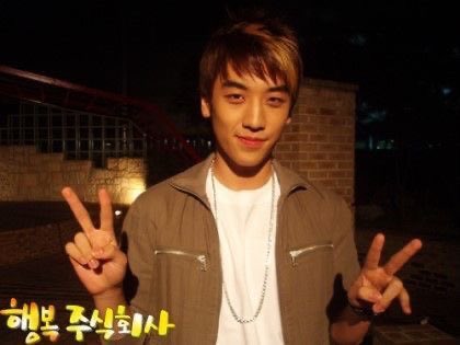 decaying101's tweet photo. i loved his hair here 🥹 #seungri https://t.co/LJMTdN2iqv