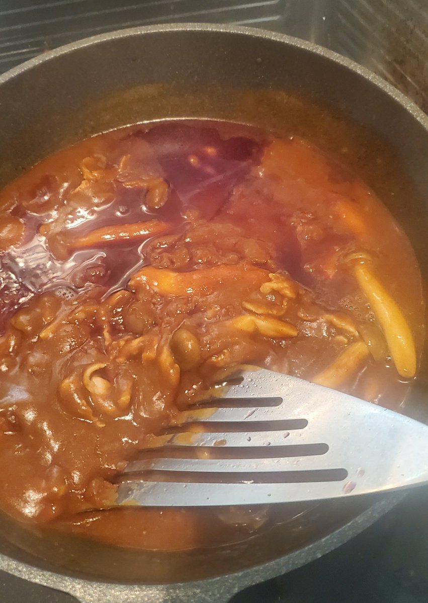 0nanofei0's tweet photo. ワイン残ってるからカレーに入れてしまえば良いのでは！？ https://t.co/TLAq97W0Mm
