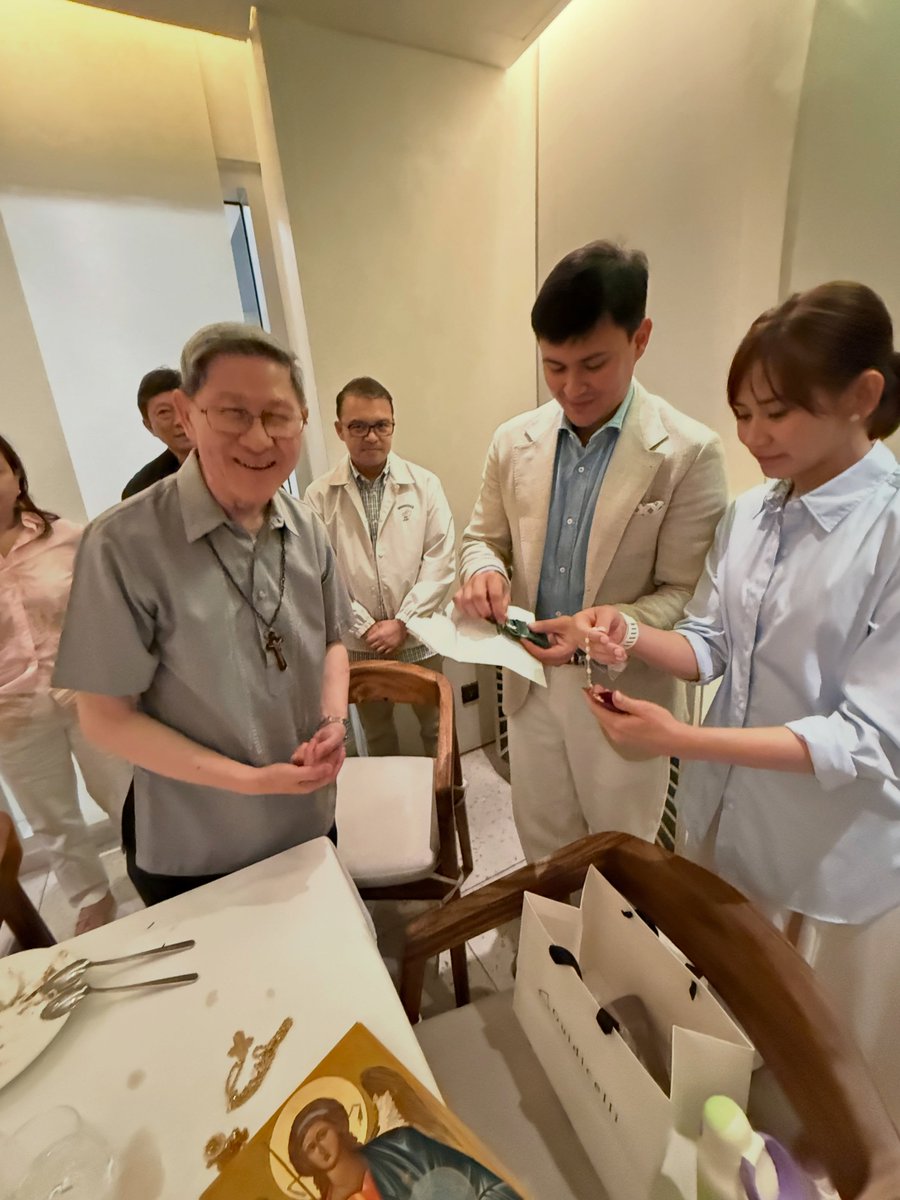 latest_chika's tweet photo. HAPPY B-DAY, SARAH G! 🥳

#MatteoGuidicelli shared a glimpse of wife #SarahGeronimo's intimate birthday celebration, with the presence of Cardinal Luis Antonio Tagle, who led the gathering and shared a message of faith and wisdom with the couple and their loved ones.

📷matteog https://t.co/FKVKMfJG1Y