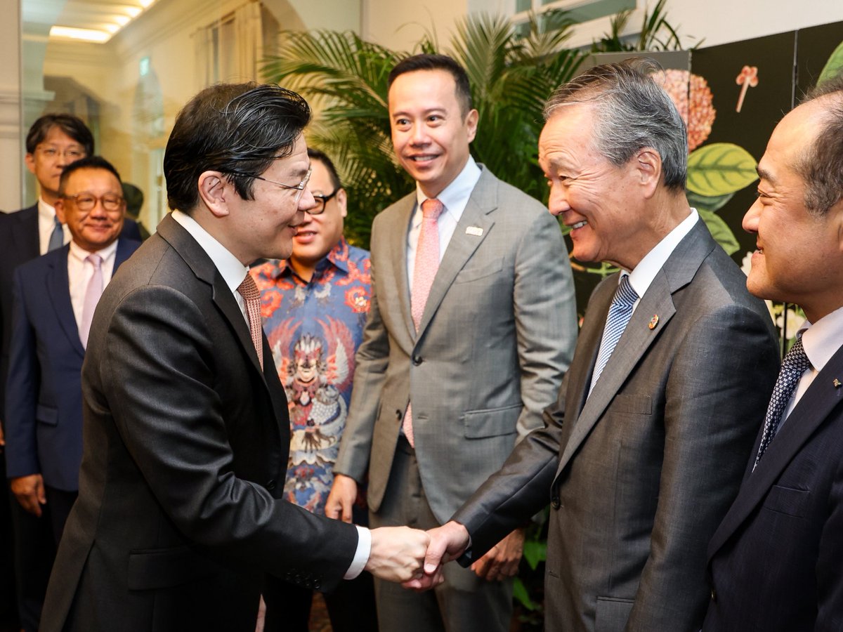 LawrenceWongST's tweet photo. Glad to meet representatives from across Asia's business community ahead of the 15th Asian Business Summit.
The global environment has changed, and geopolitical risks are real. But Asia must remain stable, predictable and rules-based, so businesses can invest with confidence. https://t.co/UcPPn9gRuT