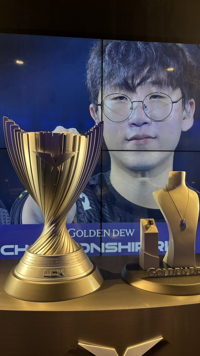 zzkkiin's tweet photo. this looks and feels unreal.. i dont feel real here https://t.co/62rrJTwu2c