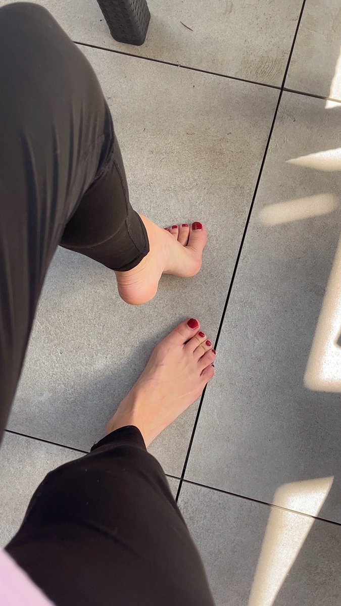 MistStueck06's tweet photo. Gehalt schon da?
Dann Knie nieder &amp; leg es mir zu Füßen! Dein Geld ist mein Luxus! Ich weiß das du es willst!🫰🏻😈
Ran hier und mach deinen Job für den du da bist!💶😏
#geld #zahlsklave #paypig #füße #feet https://t.co/lwmXc6Cxmn
