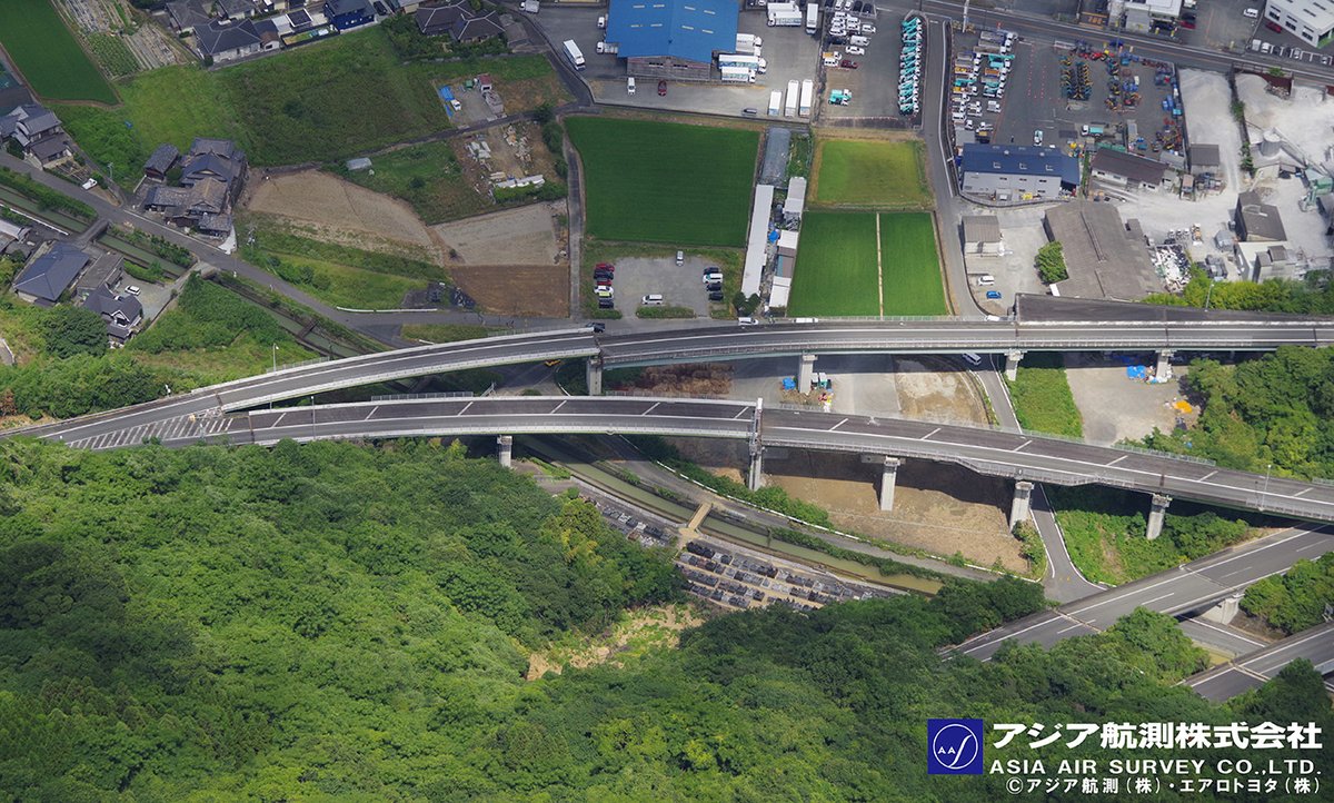 ajiko_jp's tweet photo. このたびの「令和8年熊本地震」によりお亡くなりになられた方に哀悼の意を表します。また、被害にあわれた方々、また避難を余儀なくされている多くの方々に心よりお見舞いを申し上げます。

本日撮影の緊急撮影写真を公開します。200枚を超えるため、GISサイトで公開します。

https://t.co/itnPs8Iq38 https://t.co/P7kKhhy8mW