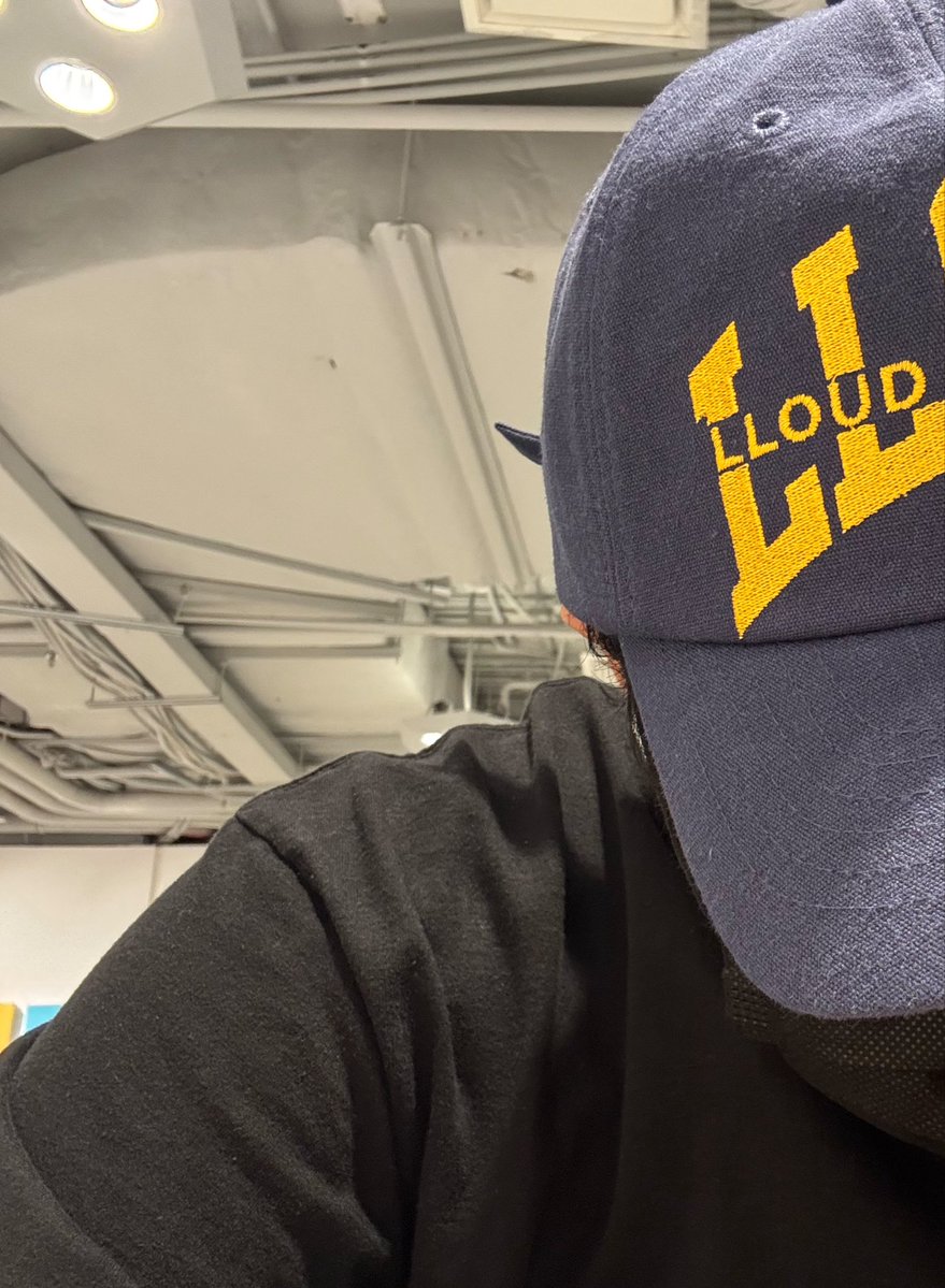 KKLIINSGA's tweet photo. POP-UP DAY 2 💛 @wearelloud https://t.co/wNJUdIGMpF