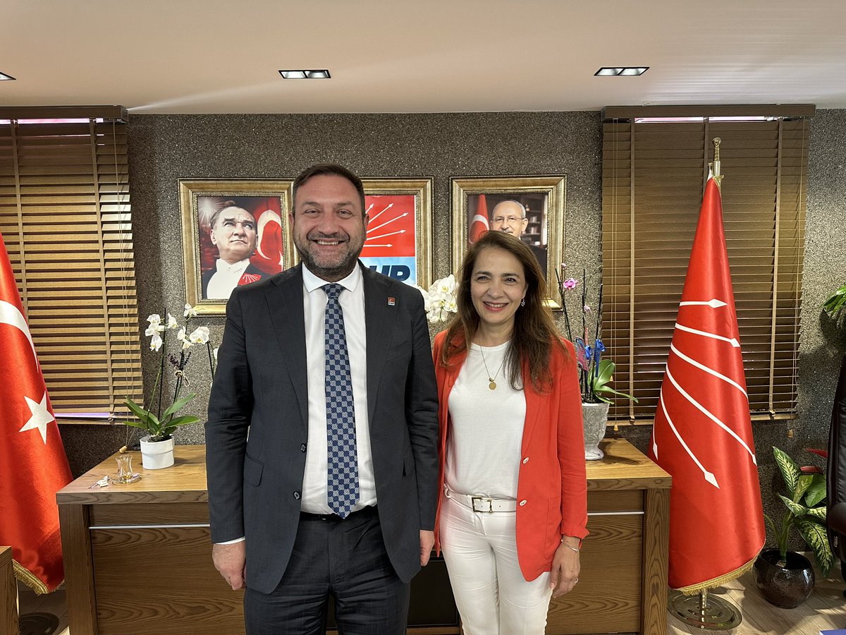 gamzeilgezdi's tweet photo. 📍 İzmir

İl Başkanımız Utku Gümrükçü, il yöneticilerimiz ve örgütümüzle bir araya geldik.

Örgütümüzün sarsılmaz iradesi ve dayanışma ruhuyla İzmir için çalışmalarımızı kararlılıkla sürdüreceğiz.

Göreve başlayan tüm yol arkadaşlarıma başarılar diliyor; bu yeni dönemin kentimize, örgütümüze ve partimize hayırlı olmasını temenni ediyorum.

@herkesicinCHP @utkugumrukcu