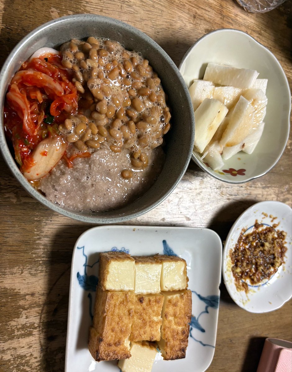 Matcher_85's tweet photo. 手巻き寿司は売ってなかったけどっ
暑さで食欲激減の晩御飯はネバネバパーティ🍴😋
最高に美味しいっっ https://t.co/MFlDPbi4Iw