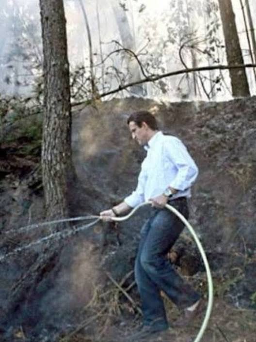 Marisa_sob's tweet photo. @Hanky_solo Esta foto me encanta!!! Peazo nivel para gestionar incendios 🤦🏻‍♀️ https://t.co/Rfyn7wycOs