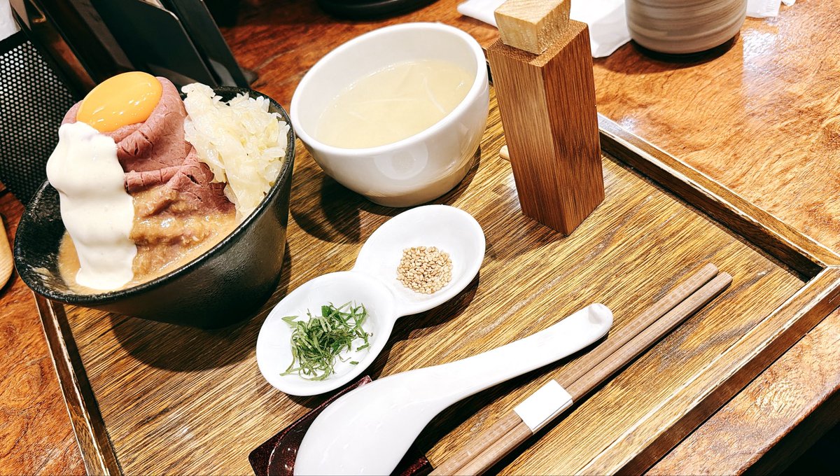 acb_shin1's tweet photo. 今日も暑いですね☀️
7/29の肉の日🥩ということで

仕事の合間に
ローストビーフ大野
秋葉原店で丼‼️

肉増しが無料という
ニクノ日特典を満喫✨✨

ご馳走様でした🙇‍♂️ https://t.co/7Zgt2ltgmu