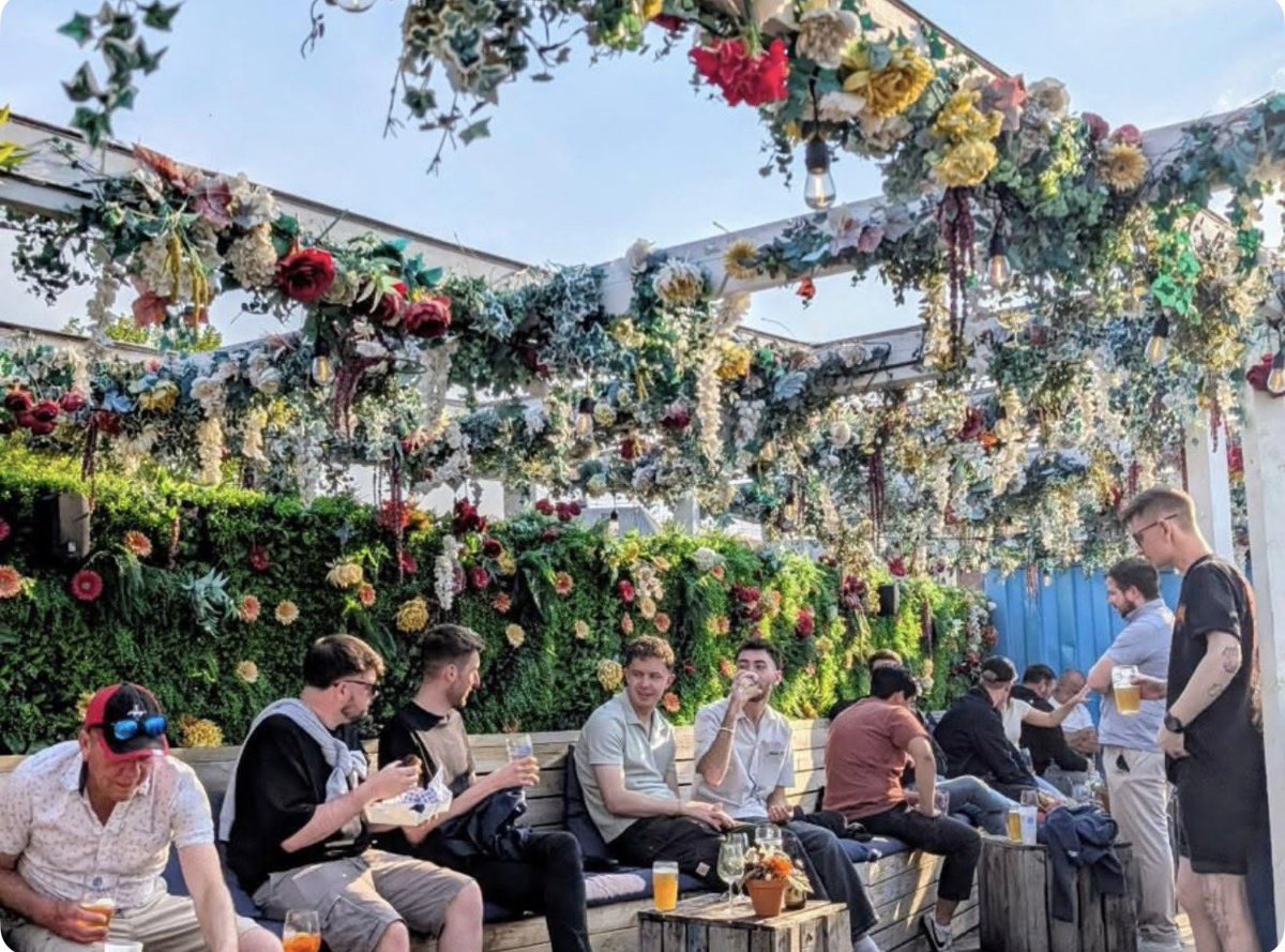 bluecollarfood's tweet photo. EMBRACING THE SUNSHINE 🙌☀️🍹 WE RETURN TOMORROW, FEATURING…

🥪 MAC’S DELI SANDWICHES
🍔 THE BURGER SOCIETY
🐓 SWAADISH FRIED CHICKEN
🍻 10 LINES OF DRAUGHT BEER
🍹 BLUE COLLAR COCKTAIL CLUB
🍊 APEROL SPRITZ BAR
🍺 DOUBLE-BARRELLED BREWERY
☀️ READING’S BIGGEST BEER GARDEN https://t.co/mGJOaV5rKG