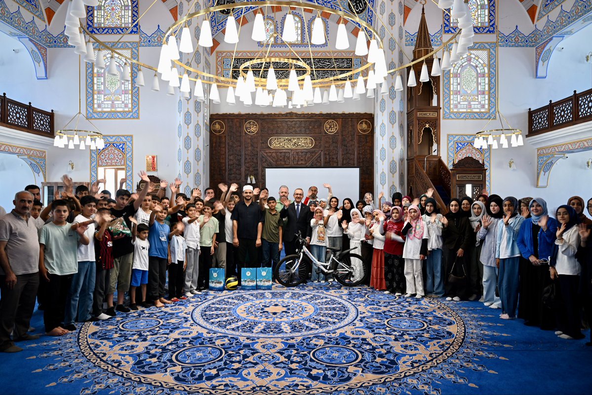 SeddarYavuz's tweet photo. Müftülüğümüz tarafından devam eden Yaz Kuran Kursunu ziyaret ederek yapılan yarışmalarda dereceye giren evlatlarımıza ödüller verdik .
Müftülüğümüzü ve Yeşilyurt Belediyemizi ve kursa katılan evlatlarımıza teşekkür ederim. https://t.co/gH5QCmejgl