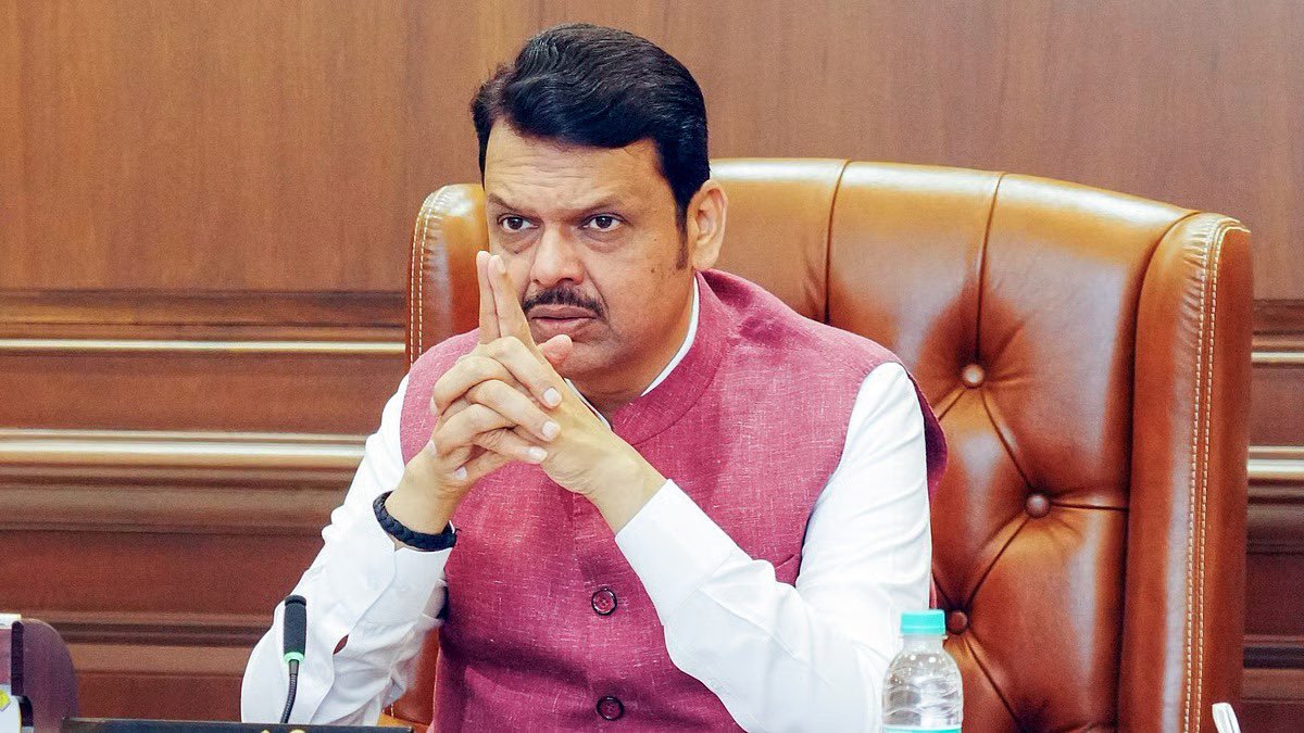 StringReveals's tweet photo. Infrastructure expansion, judicial reforms, Gram Panchayat election reforms, Scheduled Caste welfare, and a stronger Mumbai Railway Vikas Corporation.
Eight Cabinet decisions. One government focused on governance, connectivity, and faster public service delivery under CM Devendra Fadnavis. 
https://t.co/aRi3KG5nDS