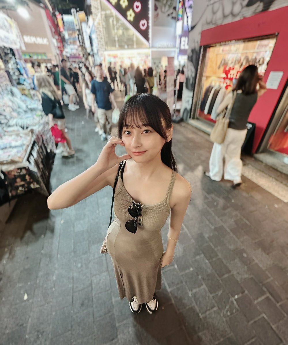 HgXwo's tweet photo. 影山優佳、ガチでスタイル良すぎてエグい件について https://t.co/25hrZ1n8aZ