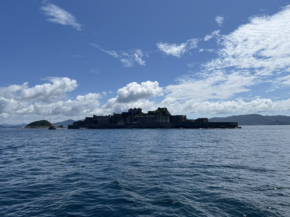 chunnuhc11's tweet photo. 軍艦島と呼ばれる理由 https://t.co/IfIjlcedSD